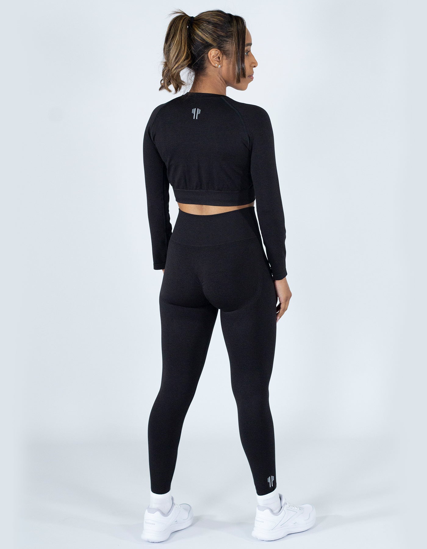 Strong Start Seamless Long Sleeve Crop Top - Black