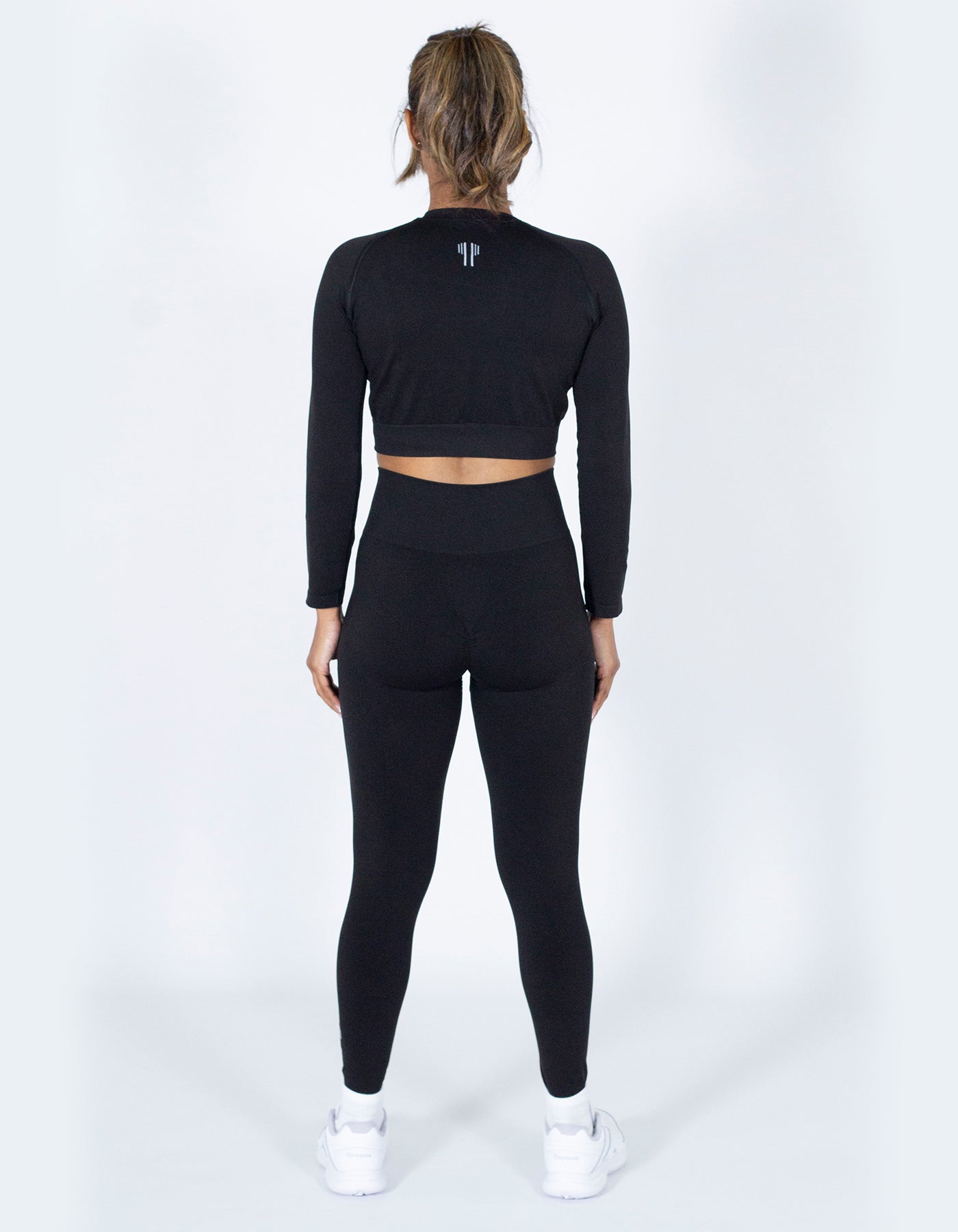 Strong Start Seamless Long Sleeve Crop Top - Black