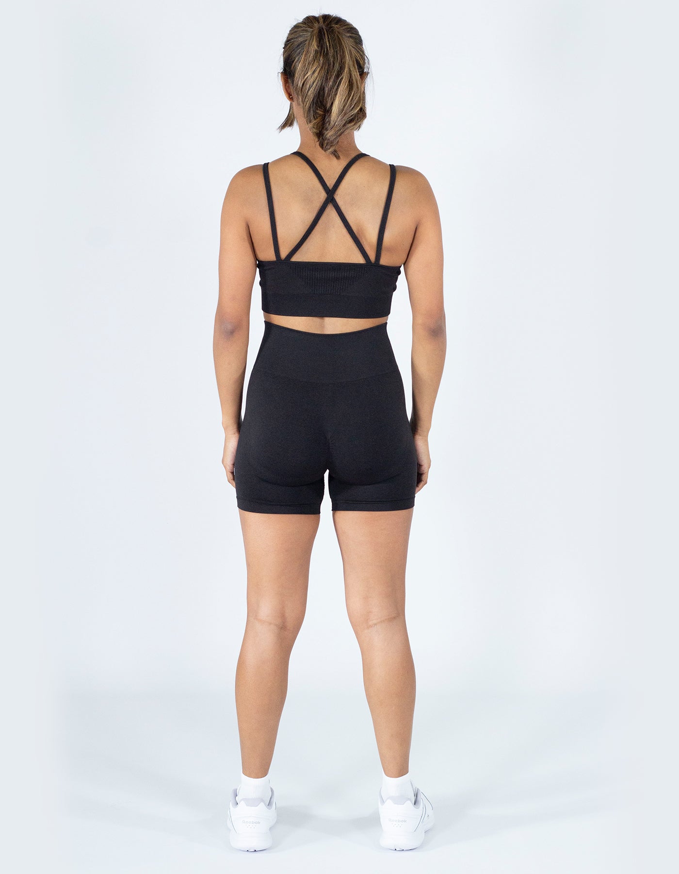 Strong Start Seamless Shorts Scrunch - black